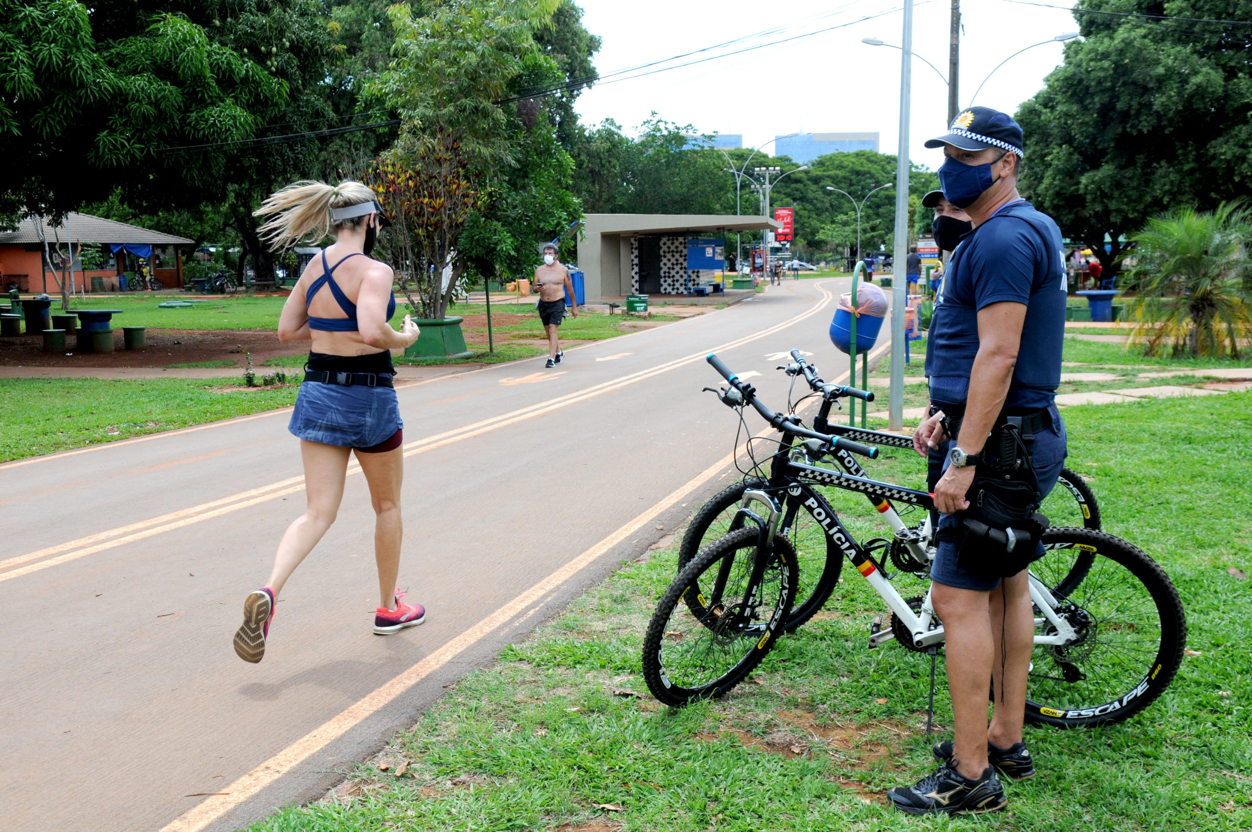 Policiais De Bicicletas Refor Am Seguran A No Parque Da Cidade Df