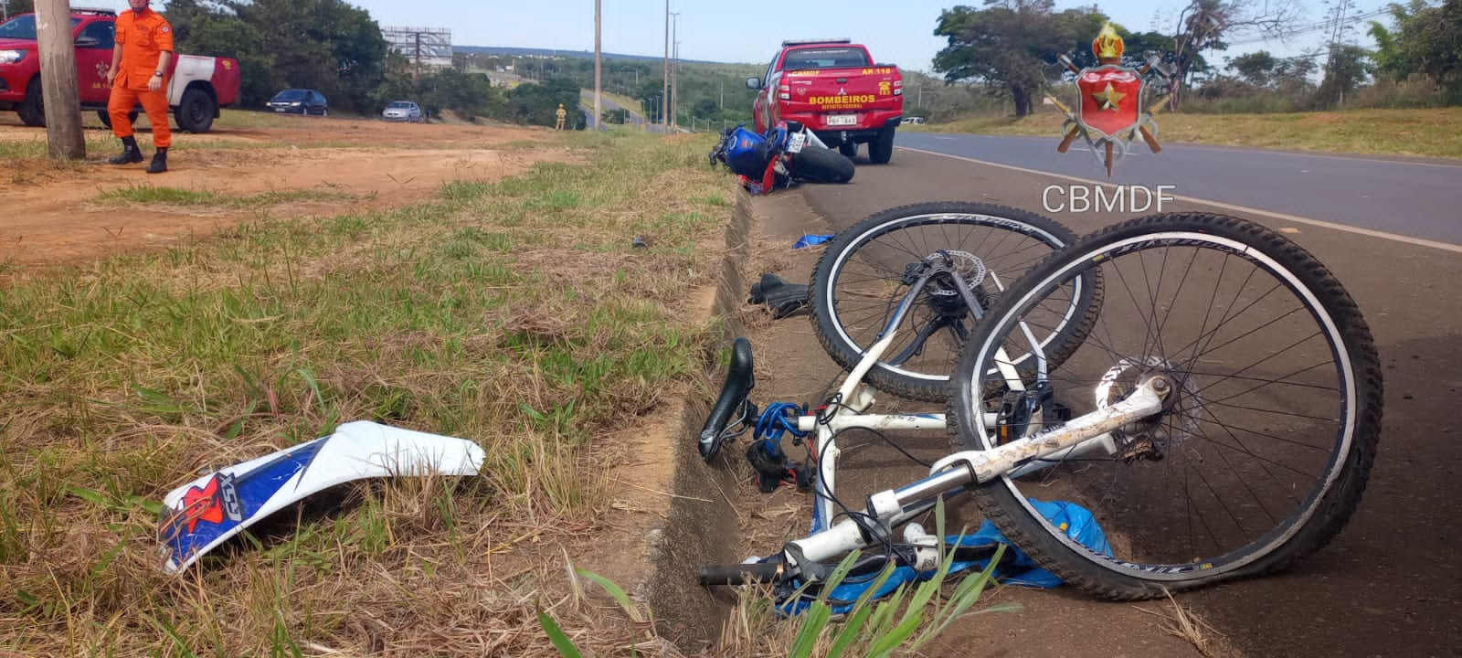 Vídeo Acidente entre moto e bicicleta deixa ciclista morto na BR 020