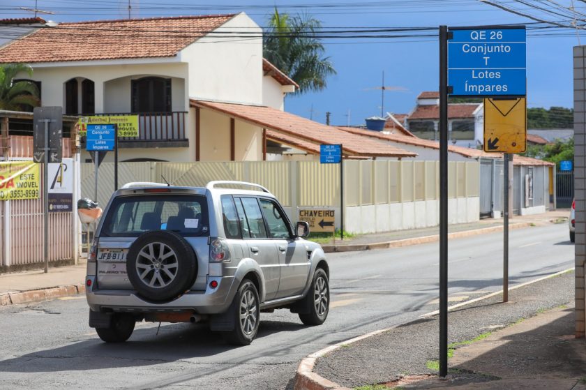 Em dezembro, mais de 5 mil placas de endereçamento serão instaladas em três regiões administrativas: Sobradinho, Planaltina e Brazlândia | Foto: Paulo H. Carvalho/Agência Brasília