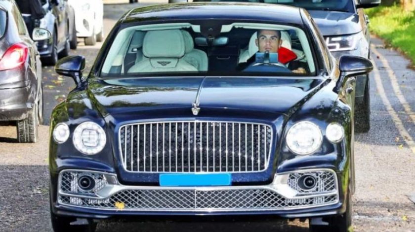 Cristiano Ronaldo em seu Bentley - Foto: reprodução