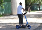 Para deslocamentos rápidos em diferentes percursos, patinetes têm caído no gosto da população do DF | Foto: Joel Rodrigues/Agência Brasília