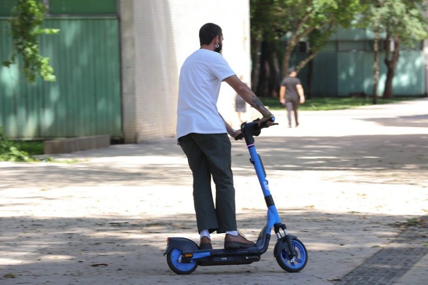 Para deslocamentos rápidos em diferentes percursos, patinetes têm caído no gosto da população do DF | Foto: Joel Rodrigues/Agência Brasília