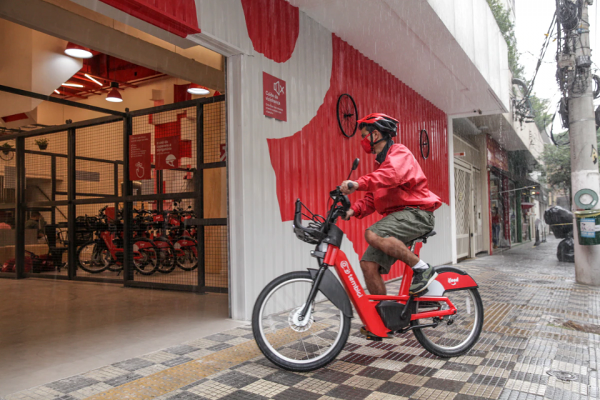 Previsão é que a iniciativa esteja valendo para toda base (incluindo bikes convencionais e elétricas) até o primeiro trimestre de 2023. Foto: Divulgação iFood