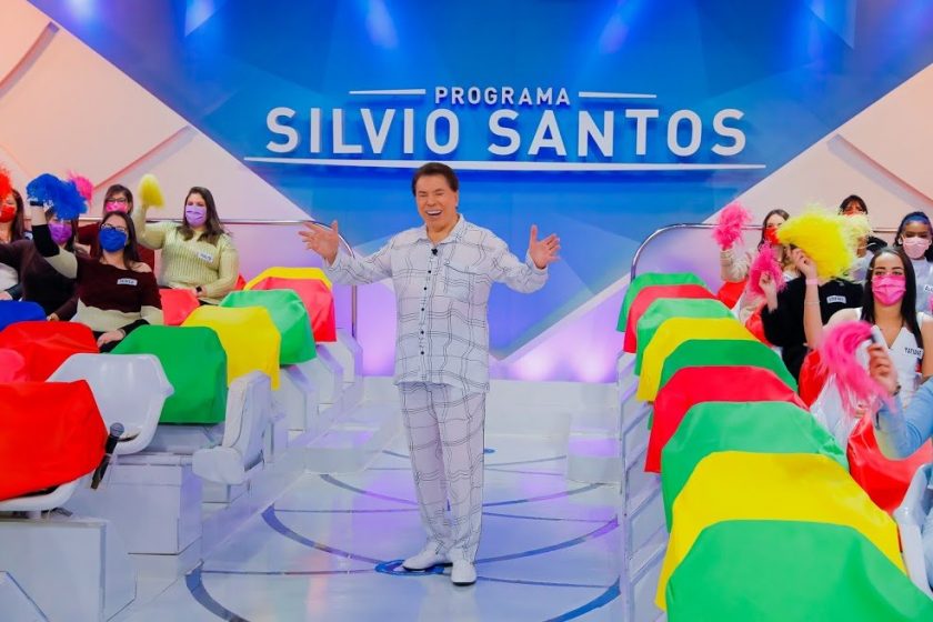 20210809-silvio-santos-pijama-2