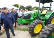 Entrega de tratores ao Agro. Foto: Agência Brasília