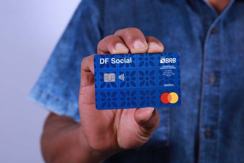 Cartão ficará pronto em tempo hábil para quem cumprir o prazo de abertura da conta social | Foto: Divulgação/Sedes-DF