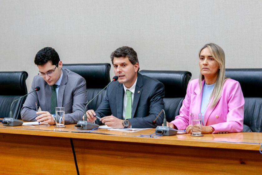 A Comissão de Economia, Orçamento e Finanças (CEOF) analisa a adequação e a repercussão orçamentária e financeira das propostas. O colegiado também acompanha as diretrizes orçamentárias, os créditos adicionais e as contas públicas, além dos programas de governo, como o orçamento anual..

Crédito: Vinícius Vicente/Agência CLDF