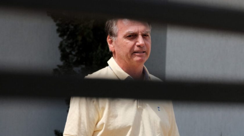 Ex-presidente Jair Bolsonaro em sua casa em Brasília onde cumpre prisão domiciliar
03/09/2025 REUTERS/Diego Herculano