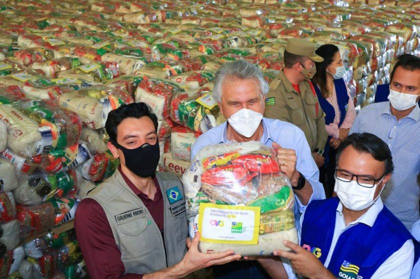 Fotos: Wesley Costa

Legenda 1:
Governo de Goiás reforça distribuição de cestas básicas com mais 250 mil kits de alimentos em nova etapa de entrega: desde março de 2020, investimento para garantir segurança alimentar das famílias goianas mais vulneráveis é de aproximadamente R$ 90 milhões