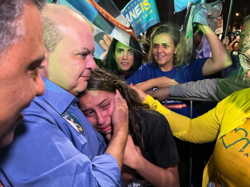 Criança se emociona com a presença do governador - Foto: Divulgação da campanha