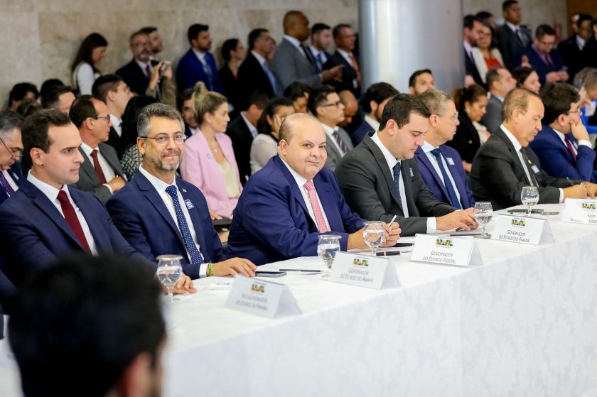 O governador Ibaneis Rocha participou da reunião no Palácio do Planalto e destacou que a integração entre governo federal, estados e  Judiciário é essencial para uma maior efetividade das ações | Foto: Renato Alves/Agência Brasília