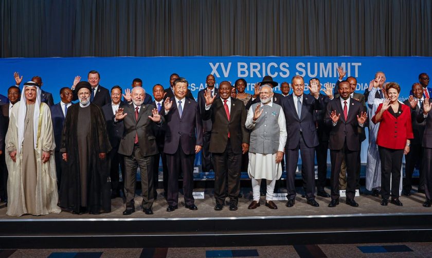 Joanesburgo, África do Sul, 24.08.2023 - Presidente da República, Luiz Inácio Lula da Silva, e presidentes dos países amigos do BRICS, posam para foto oficial após a reunião do grupo, no Sandton Convention Centre, em Joanesburgo. Foto: Ricardo Stuckert / PR