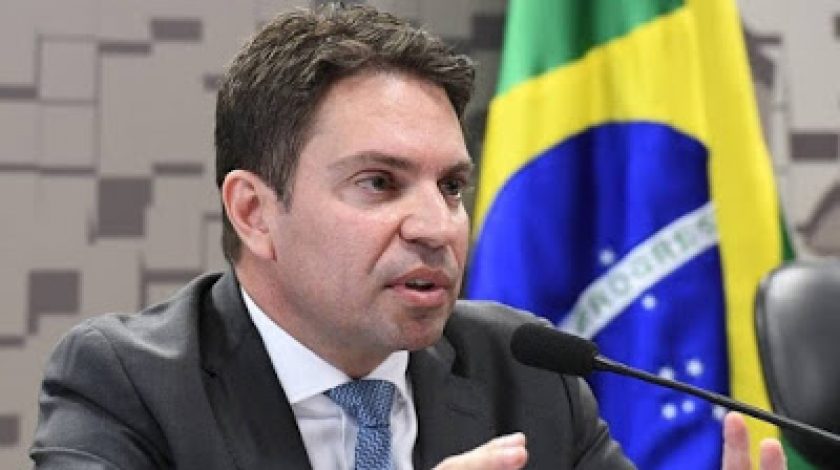 90988-diretor-da-agencia-brasileira-de-inteligencia-e-cotado-para-comandar-a-pf-3.jpg