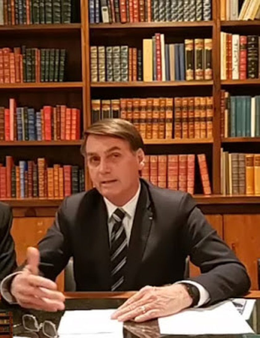 Bolsonaro-faz-live-no-FacebookDFMOBILIDADE%2B%25281%2529.jpg