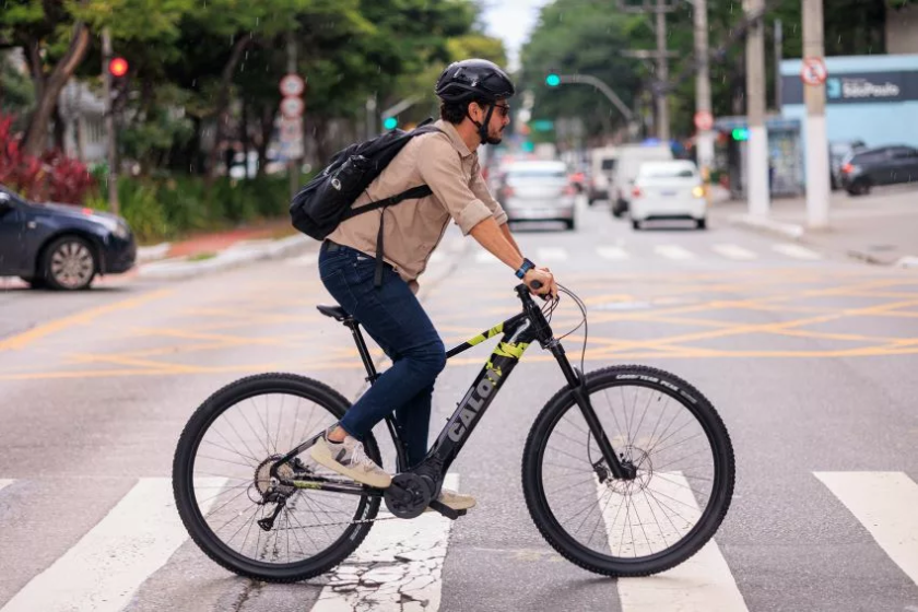 Caloi E-Vibe Explorer tem pedal assistido e autonomia de 65 quilômetros. Foto: Divulgação/Caloi.