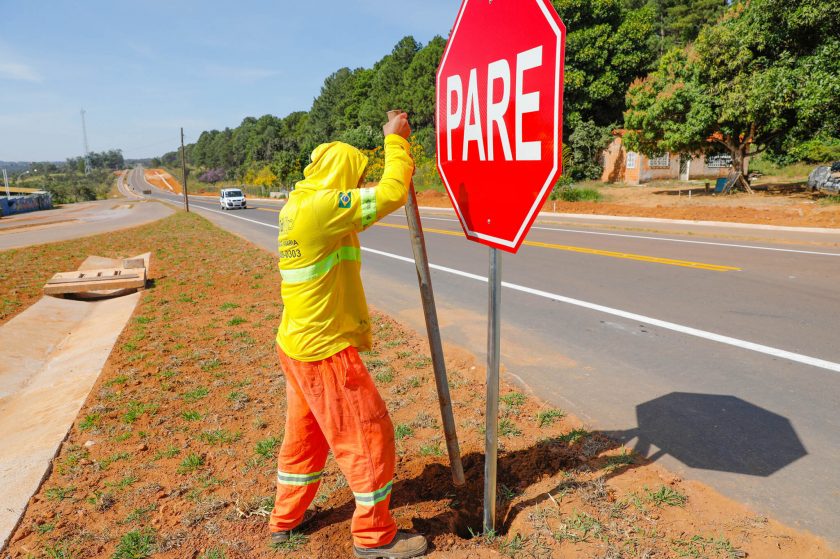 A DF-440, no trecho de ligação entre o Condomínio RK e a VC-263, foi asfaltada, sinalizada e teve a ciclovia finalizada. As obras vão beneficiar cerca de 15 mil motoristas que trafegam pelo local diariamente | Fotos: Lucio Bernardo Jr/Agência Brasília