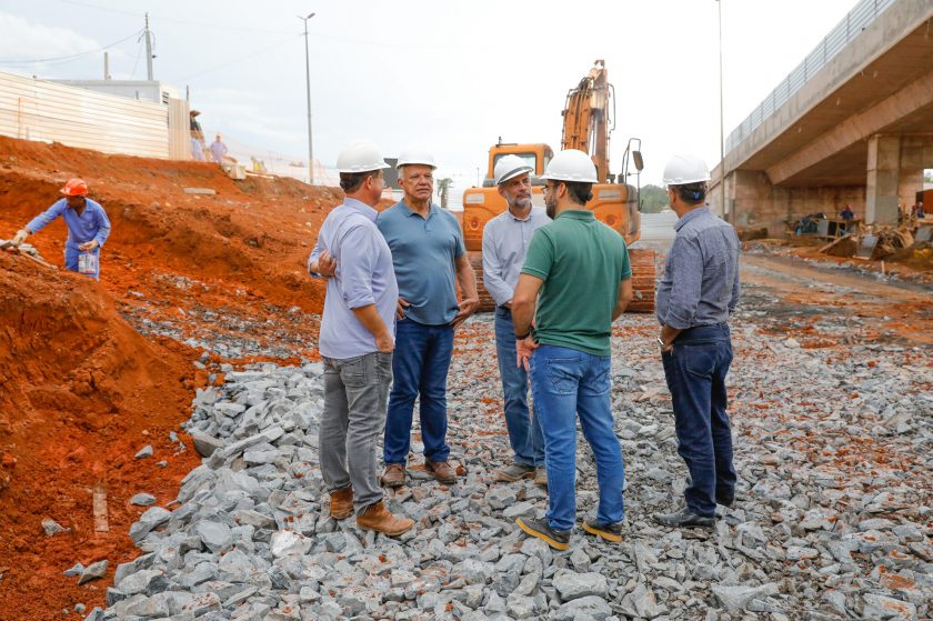 Os secretários José Humberto Pires de Araújo e Luciano Carvalho, com o administrador Renato Andrade, fizeram vistoria minuciosa no Túnel de Taguatinga na tarde desta segunda-feira | Foto: Lucio Bernardo Jr/Agência Brasília