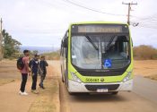 A pavimentação, coordenada pelo Departamento de Estradas de Rodagem (DER-DF), tem garantido mais dignidade e segurança a comunidades que, por anos, enfrentaram o isolamento e a dificuldade de acesso a serviços essenciais | Fotos: Matheus H. Souza/Agência Brasília