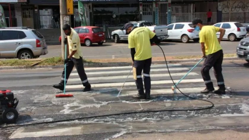 Detran-DF-inicia-lavagem-de-faixas-de-pedestre-nas-vias-urbanas