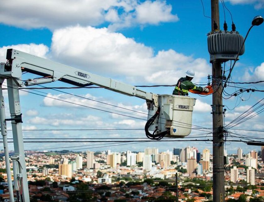 Distribuição. Manutenção de rede. Foto Divulgação Neoenergia (6)