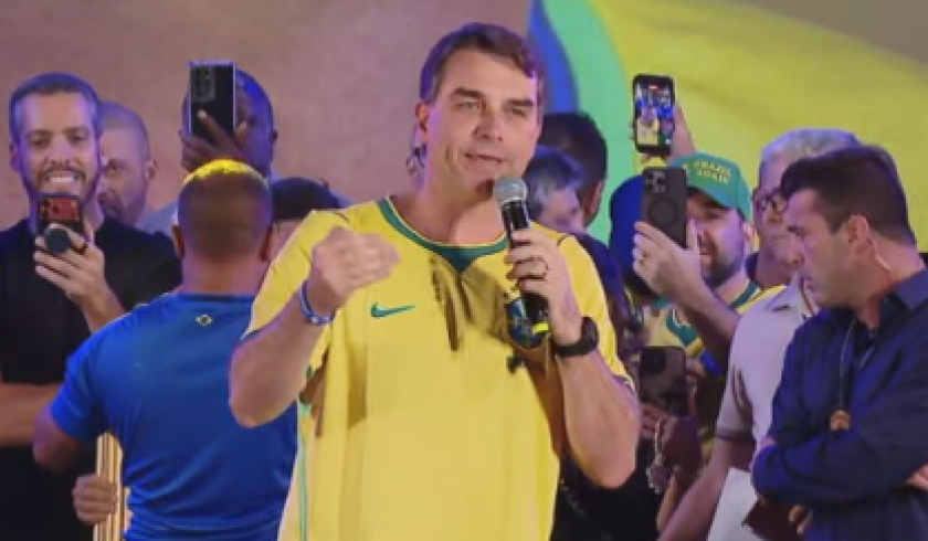 Flavio-Bolsonaro-durante-3o-Seminario-Nacional-de-Comunicacao-do-PL