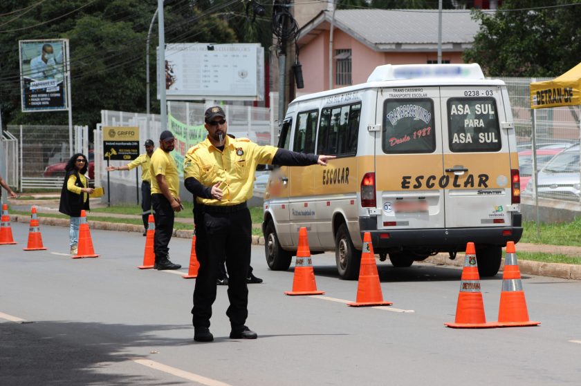 Um dos focos das ações promovidas pelo Detran é a fiscalização de veículos usados para o transporte escolar de crianças e adolescentes | Foto: Divulgação/Detran-DF