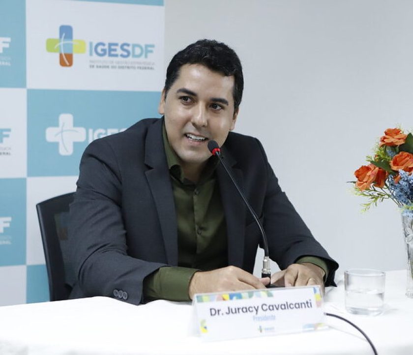 Juracy Cavalcante Lacerda Júnior deixa a presidência do IgesDF, e assume no lugar da médica Lucilene Florêncio. O instituto passa a ser comandado por Cléber Monteiro | Foto: Jonathan Cantarelle/Agência Saúde-DF