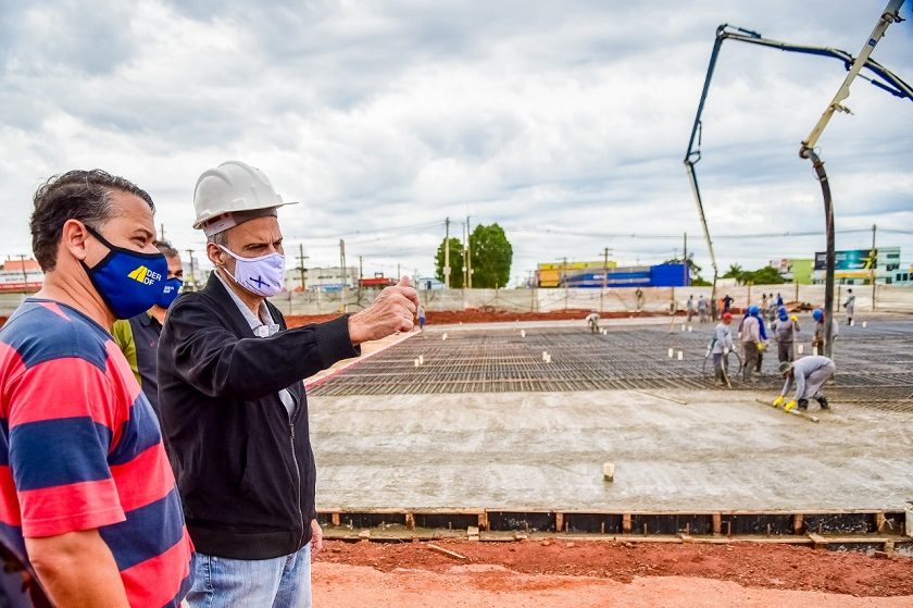 O governador em exercício, Paco Britto, foi conferir de perto o andamento das obras, neste domingo (31): “Agradeço ao governador Ibaneis Rocha, que possibilitou tudo isso”, frisou | Fotos: Vinicius de Melo/Agência Brasília