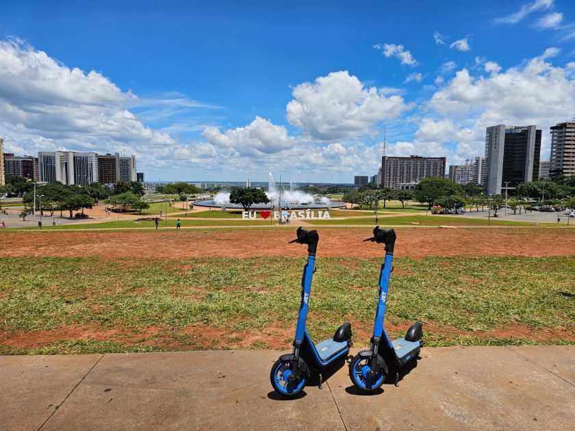 Patinetes elétricos chegam ao DF para período de testes; moradores do Plano Piloto e de Águas Claras podem alugar os equipamento desde 30 de janeiro | Foto: Divulgação/Semob-DF