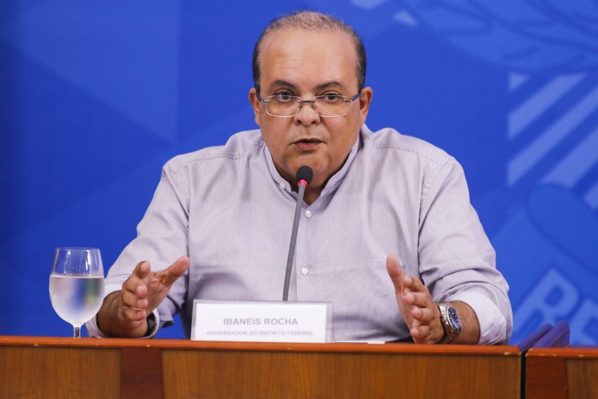 Ministro da Saúde Neson Teich durante a primeira entrevista coletiva, no Palácio do Planalto com os ministros  Secretaria de Governo, Luiz Eduardo Ramos; Casa Civil, Braga Netto e  Governador de Brasilia, Ibaneis Rocha.| Sérgio Lima/Poder360 22.04.2020