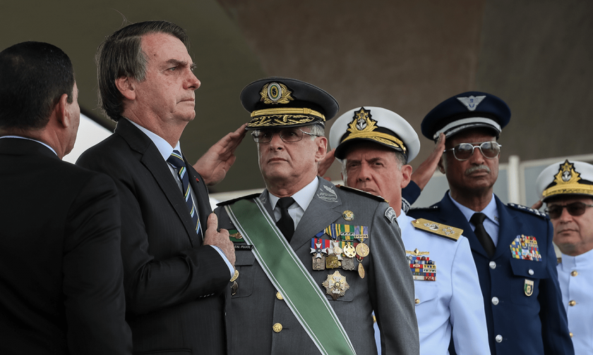 Jair_Bolsonaro_militares_03