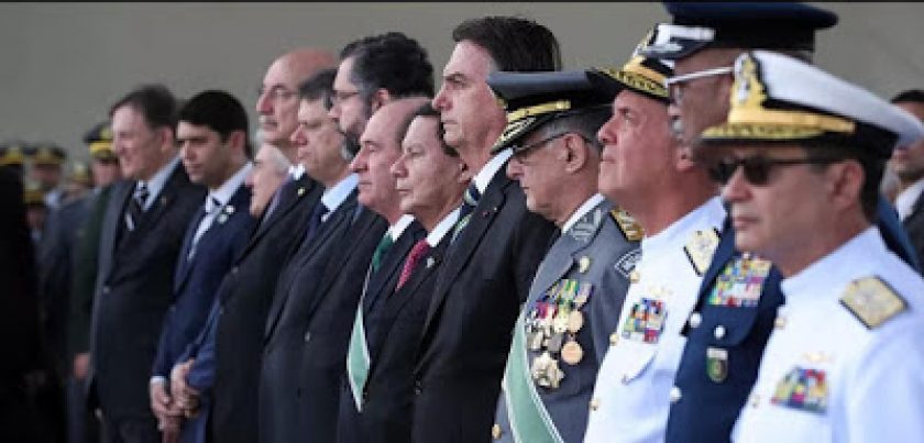 MILITARES-BOLSONARO-%2BDFMOBILIDADE.jpeg