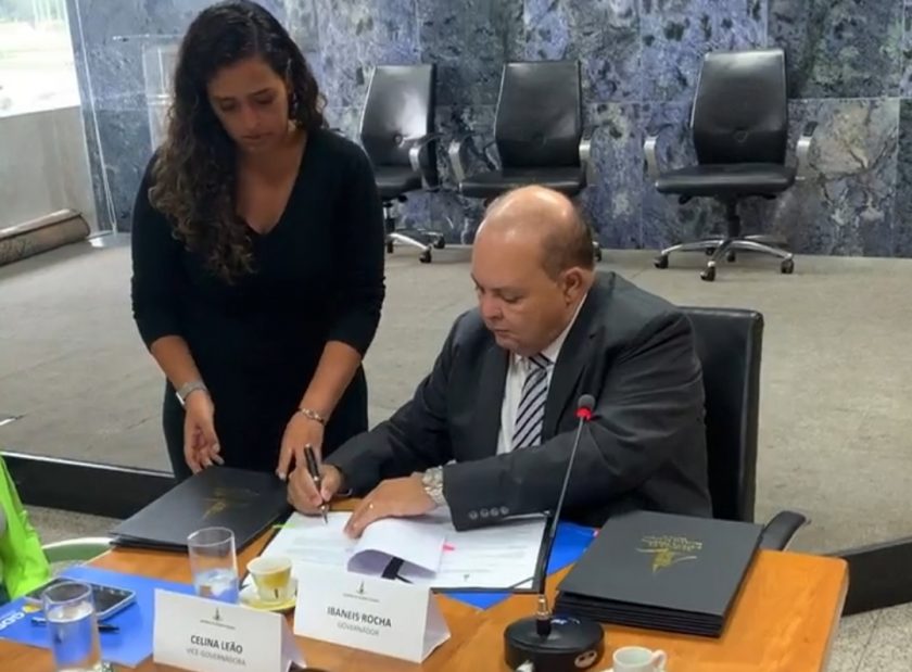 Ibaneis recebeu representantes em seu gabinete e entregou o projeto de Lei ao presidente da CLDF Wellington Luis - Foto: reprodução do instagram