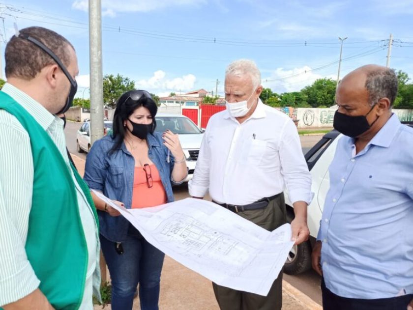 Secretário José humberto Pires ao anunciar a obra -  Foto: Administração regional do Itapoã