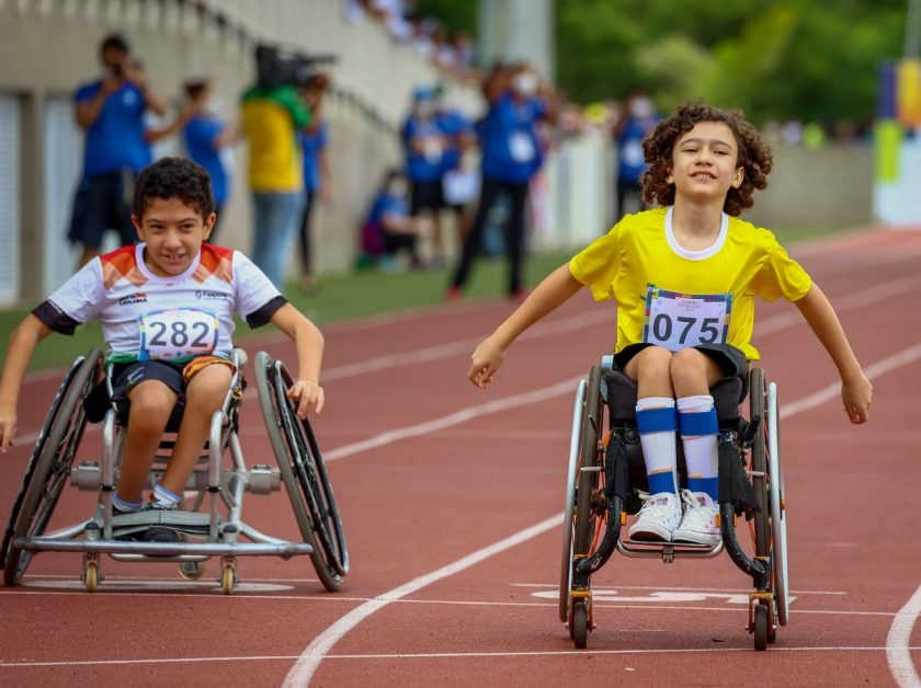 Foto: Marcelo Zambrana/CPB

Legenda:
Goiano Francisco Graboski conquistou a medalha de prata nos 60 metros e o ouro no lançamento de pelota