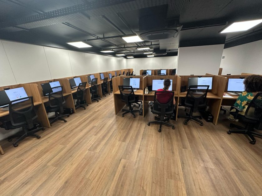 Detran-DF inaugura sala com capacidade para 32 candidatos realizarem provas para obtenção de CNH | Foto: Divulgação/Detran-DF