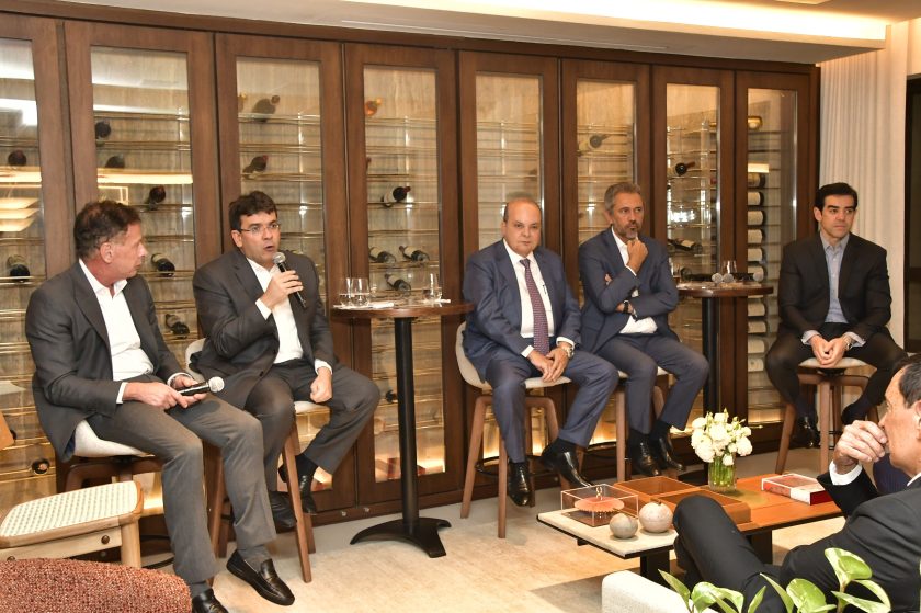 antar reuniu lideranças empresariais em um bate-papo com o governador e outros gestores | Foto: Iara Morselli/Esfera Brasil