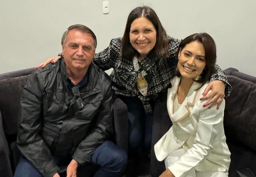 Deputada Bia Kicis ao lado de Michelle e Jair Bolsonaro- Foto: Redes Sociais/Instagram