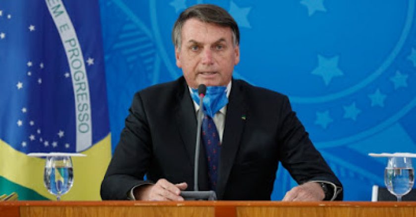 bolsonaro-bandeira-copo-agua.jpg