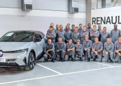 Bombeiros de São Paulo realizaram treinamento para lidar com acidentes com VEs. Foto: Divulgação/Renault