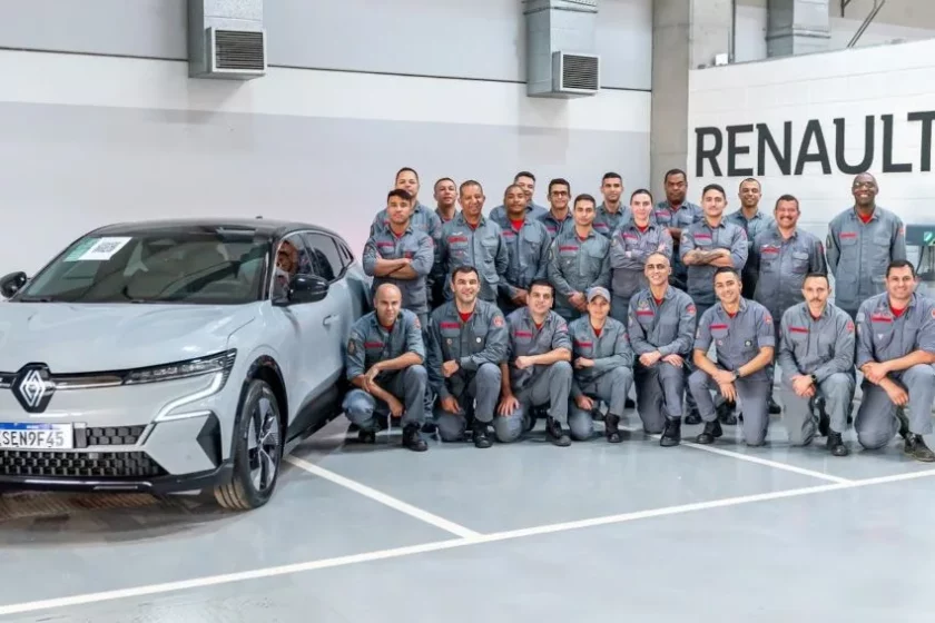 Bombeiros de São Paulo realizaram treinamento para lidar com acidentes com VEs. Foto: Divulgação/Renault