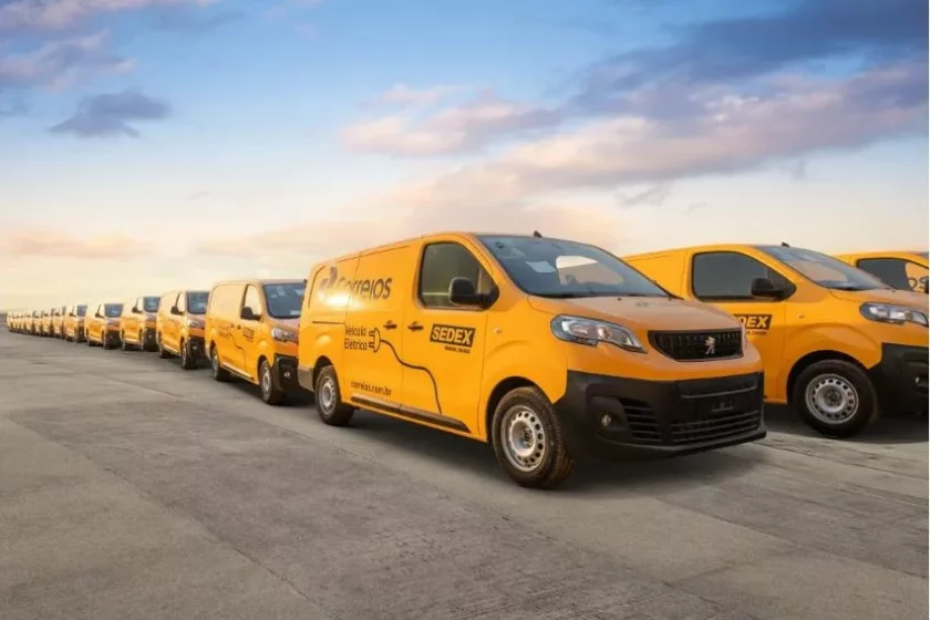 Correios recebeu frota de 50 novos veículos elétricos da Peugeot. Foto: Divulgação/Stellantis