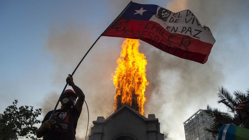 chile em chamas -foto El País -DFMOBILIDADE