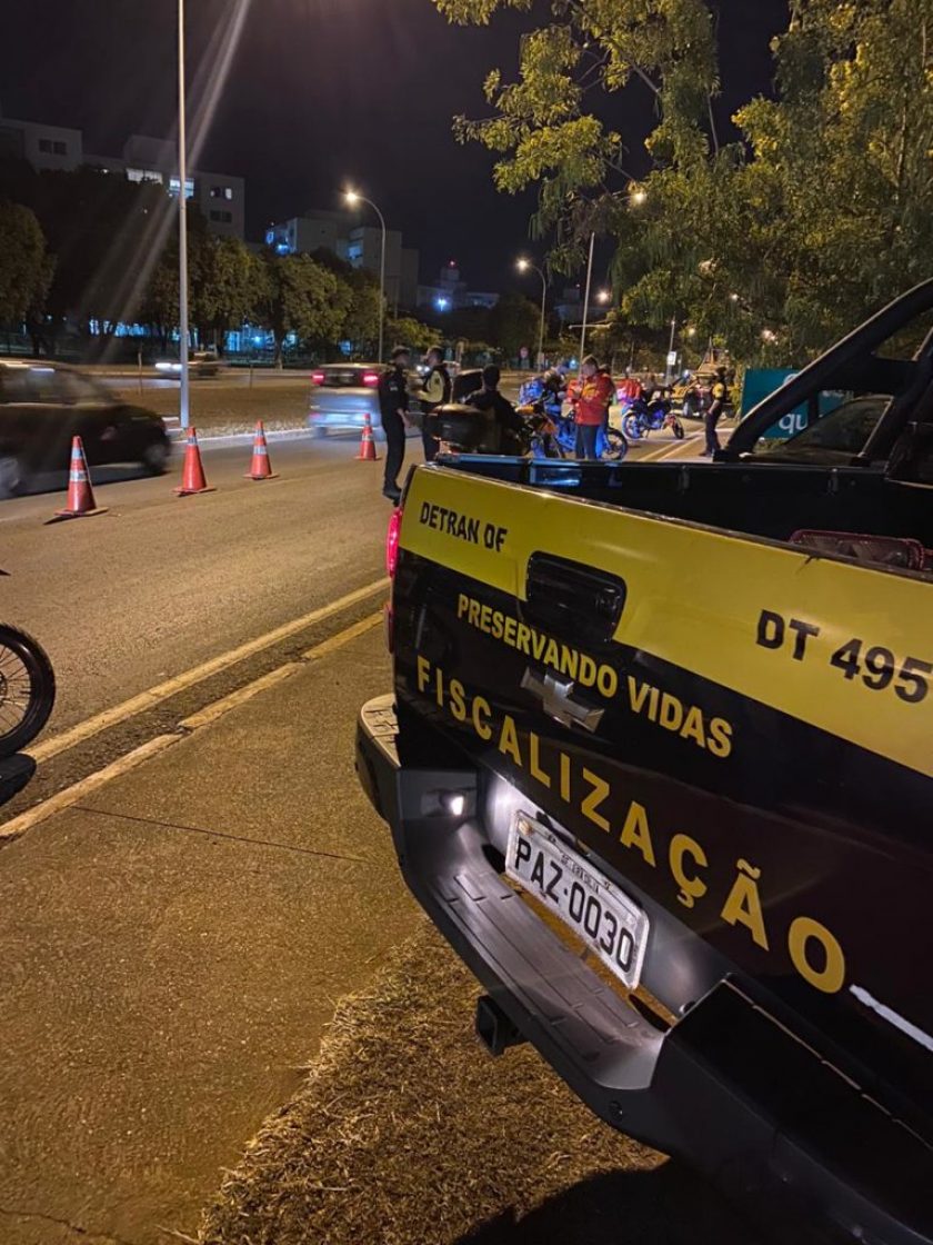 Detran-DF flagra 18 motocicletas com escapamento irregular