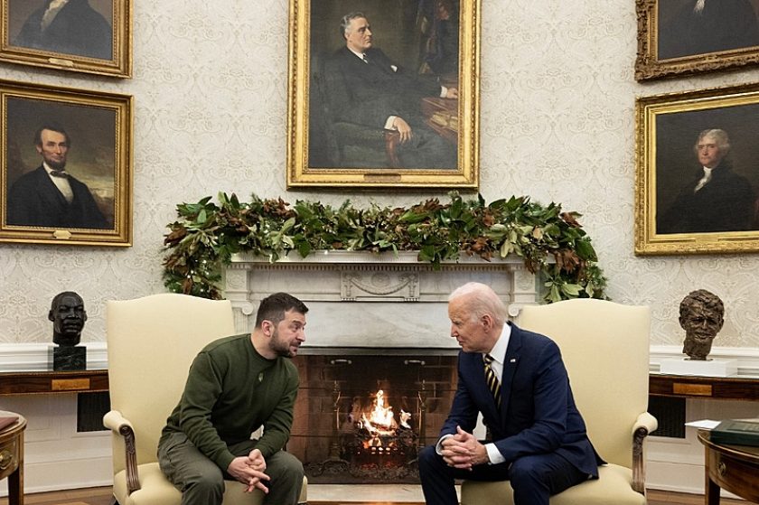 Presidente dos EUA, Joe Biden, se reúne com o líder ucraniano, Volodymyr Zelensky, na Casa Branca, em 21 de dezembro de 2022. - AFP