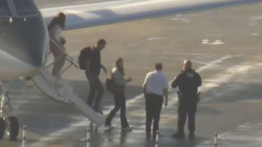 jato-que-transportava-flavio-bolsonaro-e-familia-pousa-em-miami-apos-escala-no-equador-1200x675