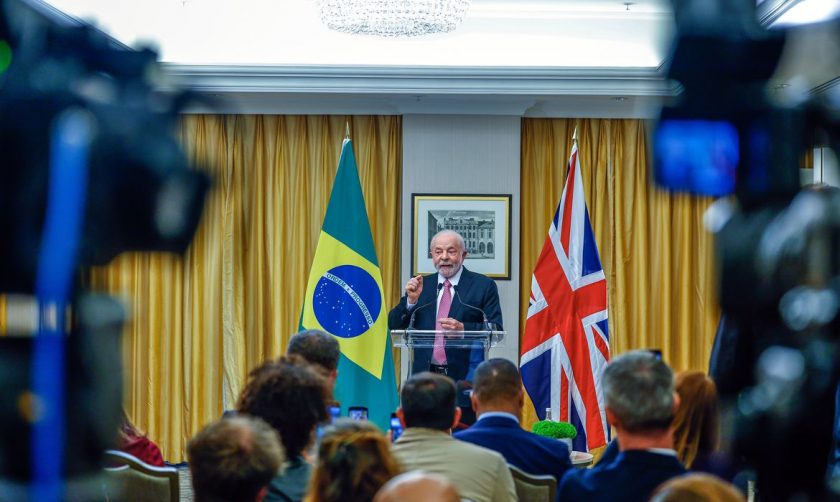 Londres, Inglaterra, 06.05.2023 – 06.05.2023 - Presidente da República, Luiz Inácio Lula da Silva, faz declaração à imprensa após a coroação do Rei Charles III. Londres - Inglaterra. Foto: Ricardo Stuckert/PR