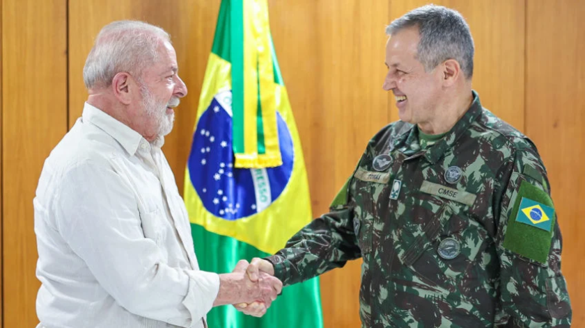 O comandante do Exército, general Tomás Miguel Ribeiro Paiva, recebeu cerca de R$ 700 mil em ajudas de custos e indenizações pecuniárias em fevereiro e março, depois de assumir o cargo como chefe da força.  Foto: reprodução Ag. Brasil