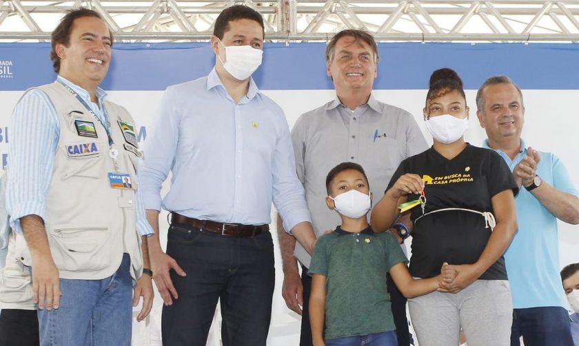 O presidente Jair Bolsonaro,entrega moradias do Programa #CasaVerdeEAmarela em Juazeiro do Norte (CE).