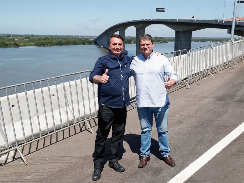 (Porto Alegre - RS, 10/12/2020) Presidente da República, Jair Bolsonaro e o ministro da Infraestrutura, Tarcísio Freitas, durante a cerimônia de inauguração do eixo principal da nova ponte do Guaíba, em Porto Alegre